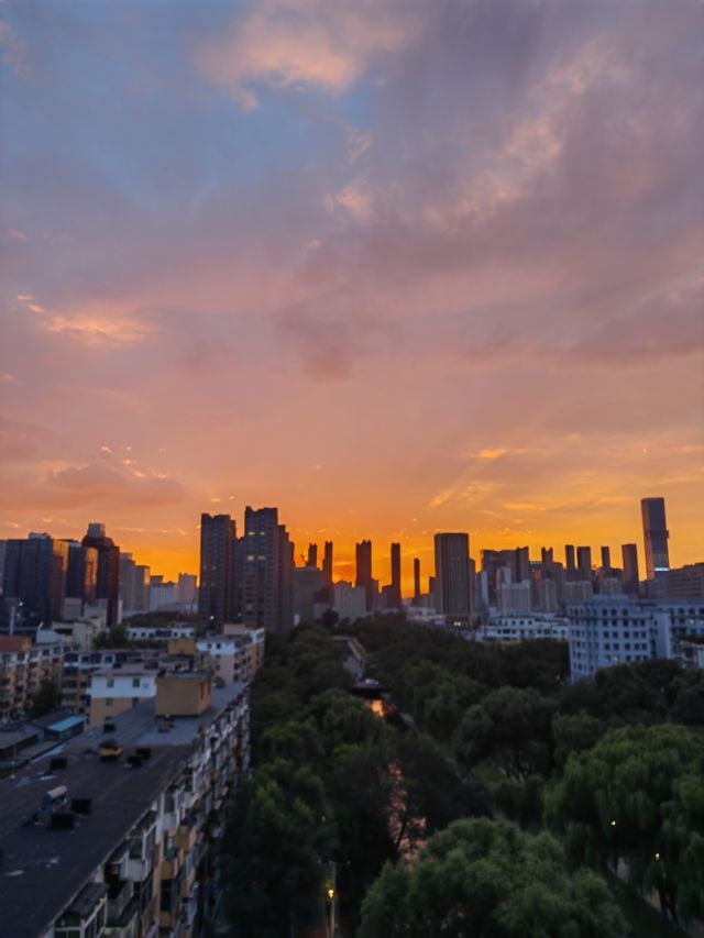 夕阳-图片来源编辑网